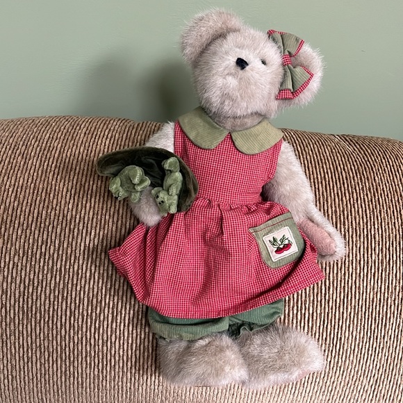 Boyds Bears Momma McVeggie & The Sweetpeas Plush Bear with Babies in Pea Pod - Picture 5 of 16